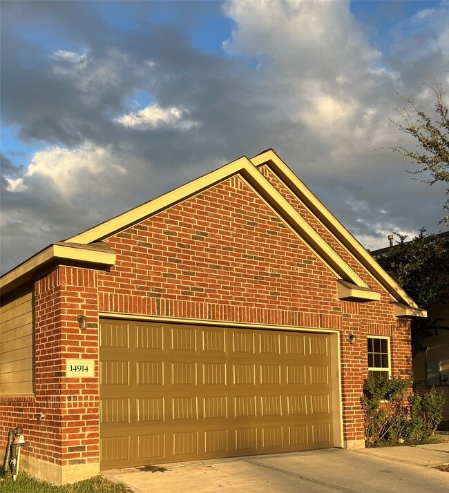 Building Photo - 14914 Darbydale Dr