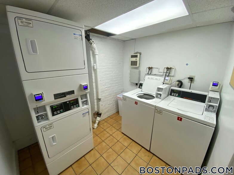 Building Photo - 19 Peterborough St