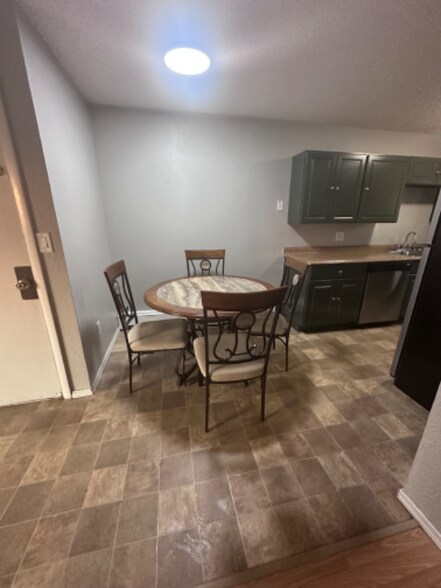 Building Photo - 635 10th Ave