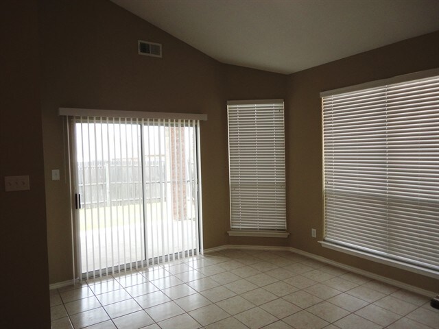 Building Photo - 2104 Priscella Dr