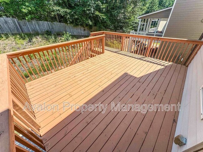 Building Photo - 2435 Manor View