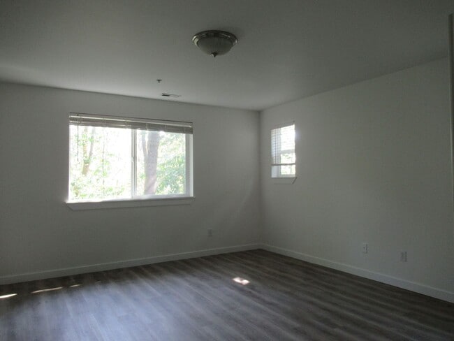 Building Photo - 10707 SE 170th St