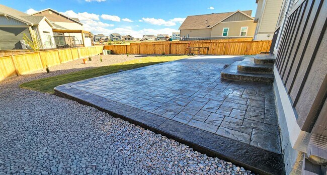 Building Photo - ALMOST BRAND NEW 4bd Reunion Ridge Gem!