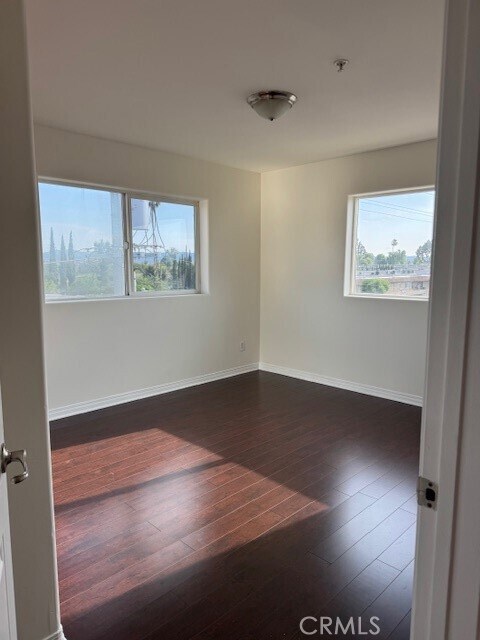 Building Photo - 13525 Vanowen St