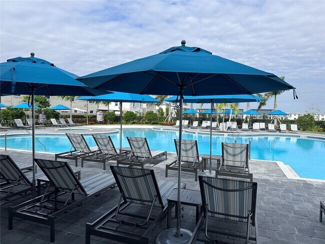 Building Photo - 2671 SE 10th St