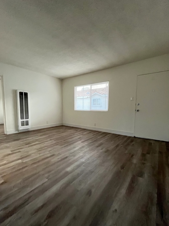 Building Photo - 2516 Vanderbilt Ln