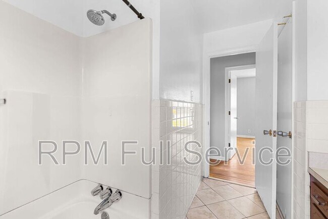 Building Photo - 465 Clearwater Dr