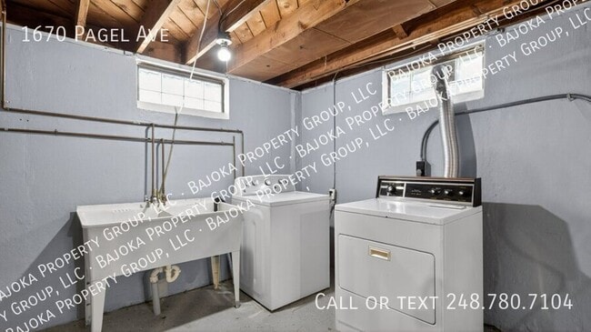 Building Photo - 1670 Pagel Ave