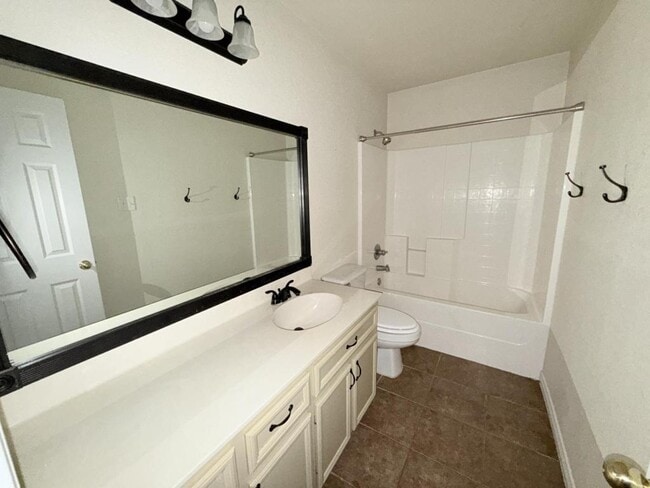 Building Photo - 2409 Gail Dr