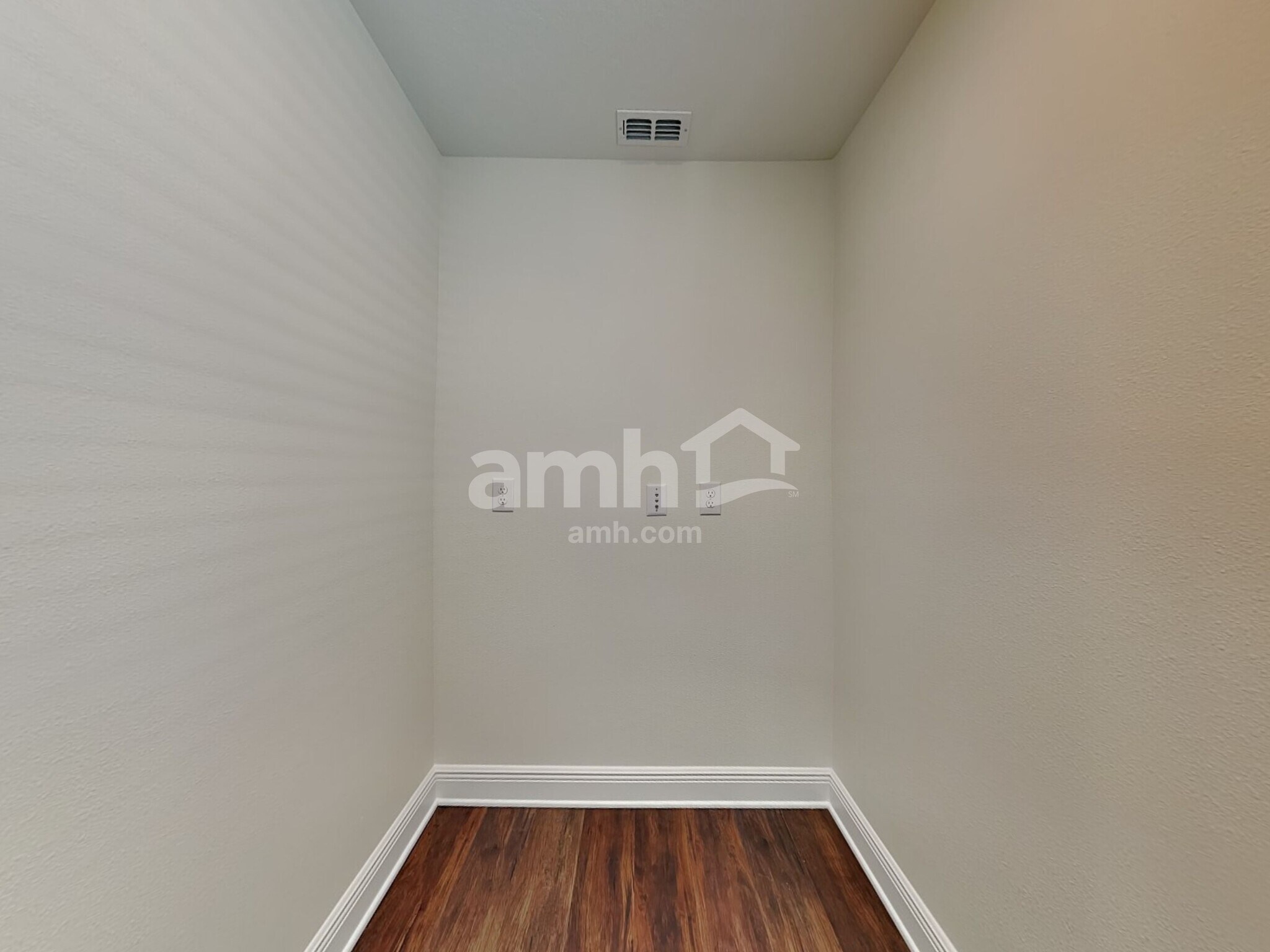 Building Photo - 27280 St Andrews Ave