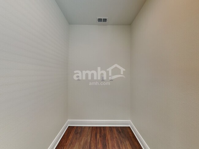 Building Photo - 27280 St Andrews Ave