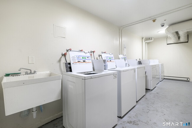 Building Photo - 445 Hope St