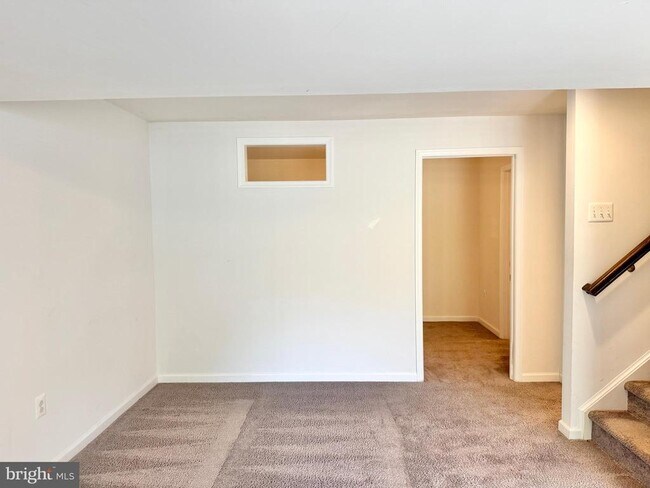 Building Photo - 133 Brooke Point Ct