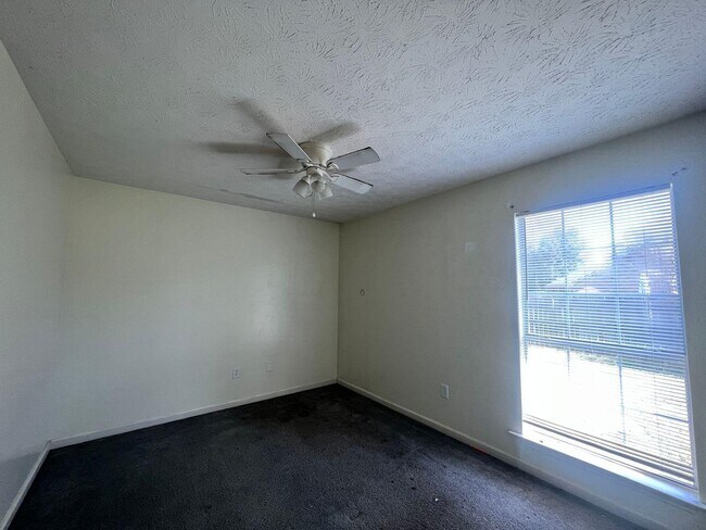 Building Photo - 30 Lee Rd 483