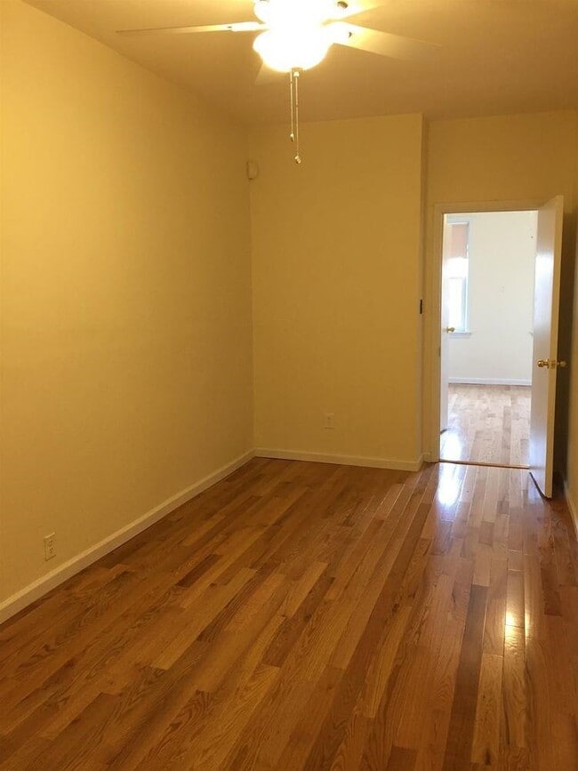 Building Photo - 411 Adams St