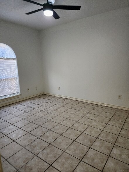 Building Photo - 603 Buena Vista Dr