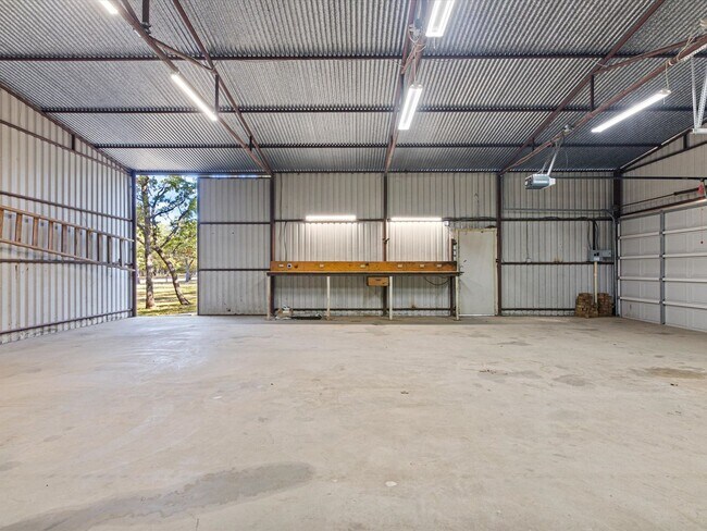 Building Photo - Gorgeous 3 bed room 2 bath in Decatur