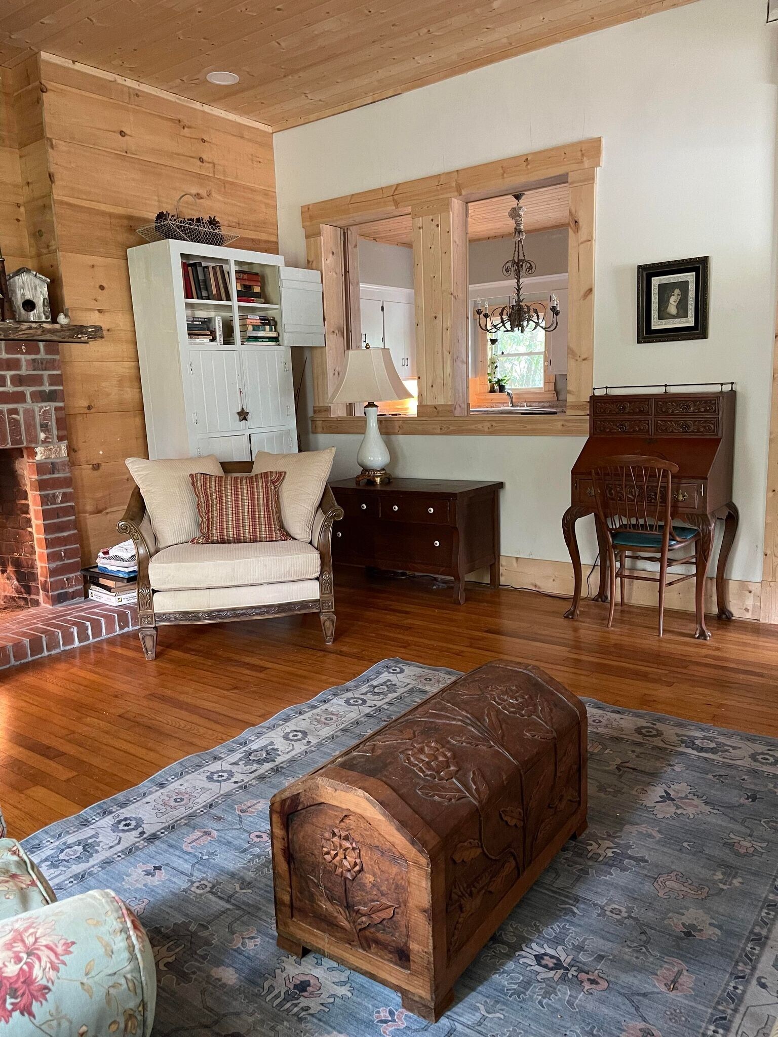 Building Photo - 320 N Poplar St