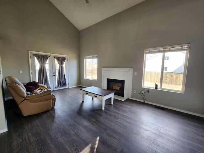 Building Photo - 1512 Coolcrest Dr