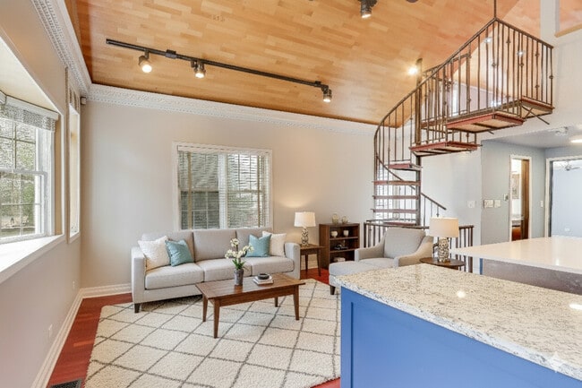 Building Photo - 1532 N Greenview Ave