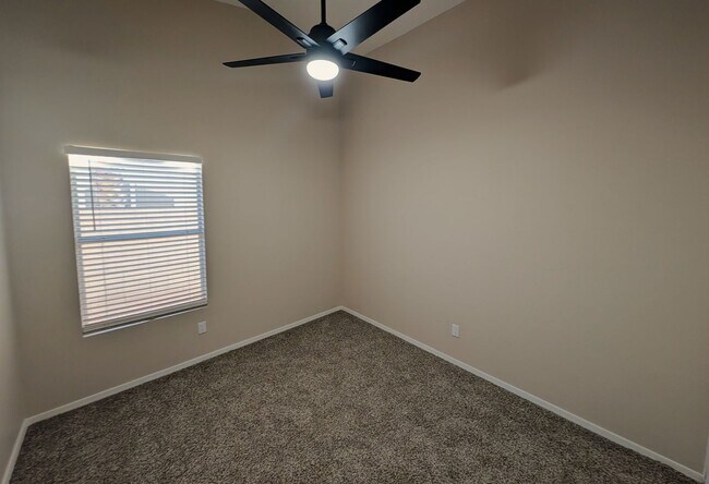 Building Photo - 3 Bedroom Plus an Office Home in the Candlewood Community Near S Cooper Rd and W Warner Rd!