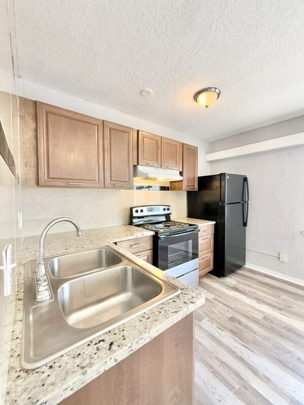 Building Photo - 551 N Ridgewood Ave