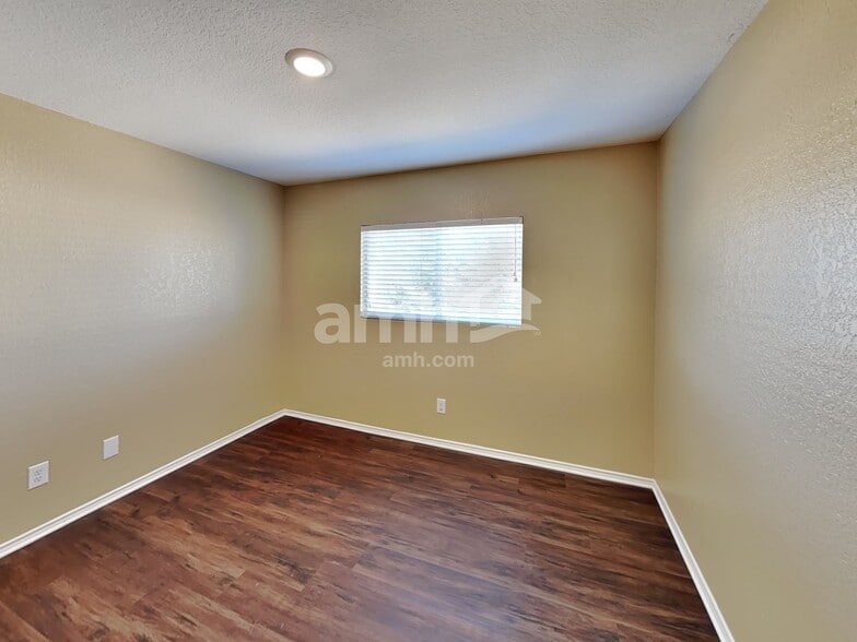 Building Photo - 9247 Pacific Maple