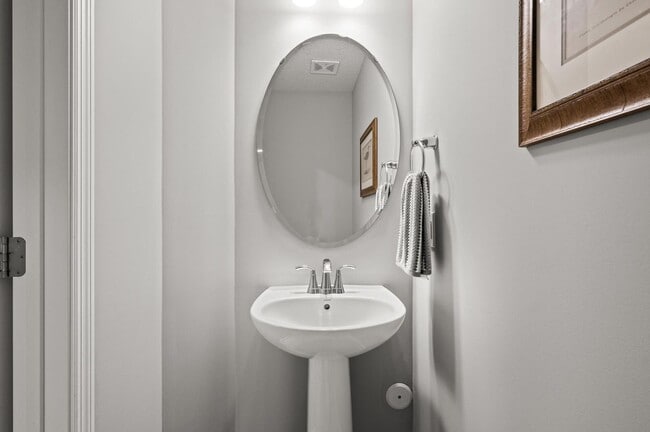 Building Photo - Stunning End Unit 3bed 3bath Townhome in W...
