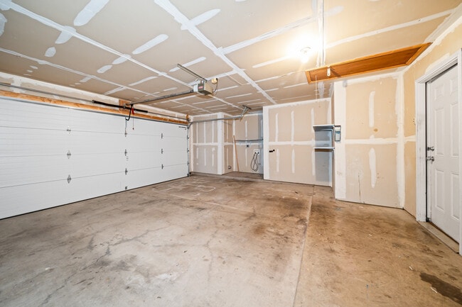 Building Photo - 3211 Tom Lockett Dr