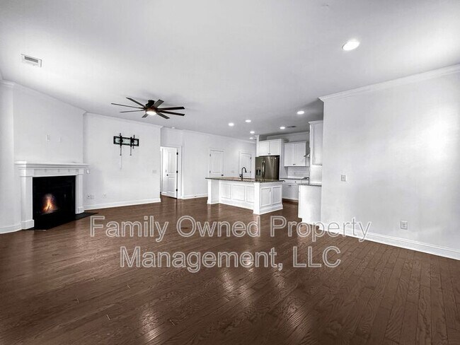 Building Photo - 128 Whaler Ave