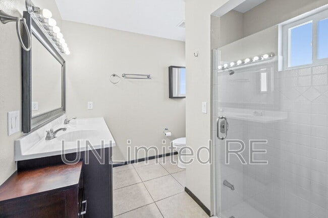 Building Photo - 2960 Star Dr