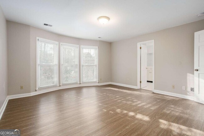 Building Photo - 5647 Queensborough Dr