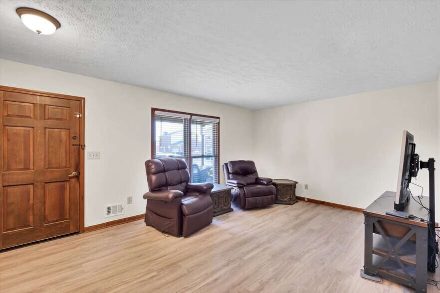 Building Photo - 10312 Going Ct