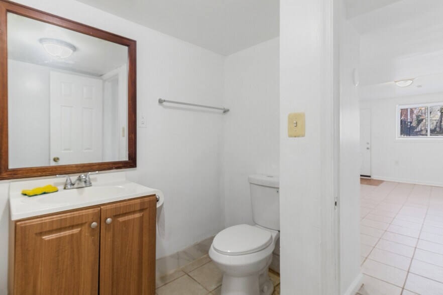 Building Photo - 407 Lebaum St SE