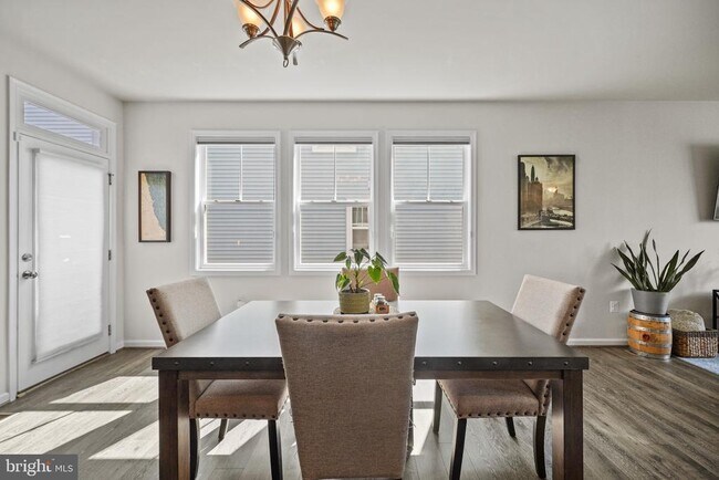 Building Photo - 1025 Forsythia Ln