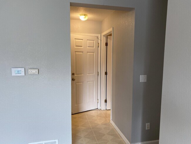 Building Photo - 11960 Meadowood Ln