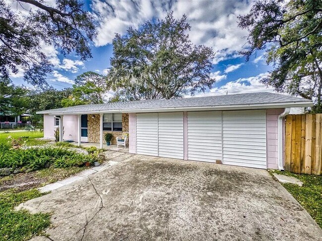Building Photo - Charming 2-bedroom, 1-bath home