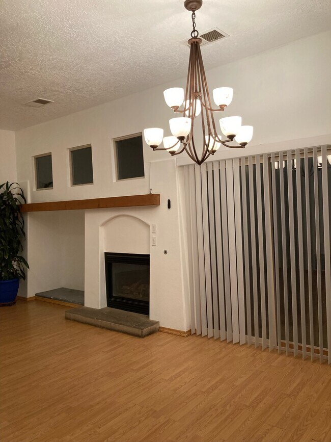 Living/Dining - 6067 Monte Azul Plz