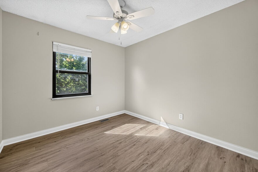 Building Photo - 13391 Hiddendale Ln