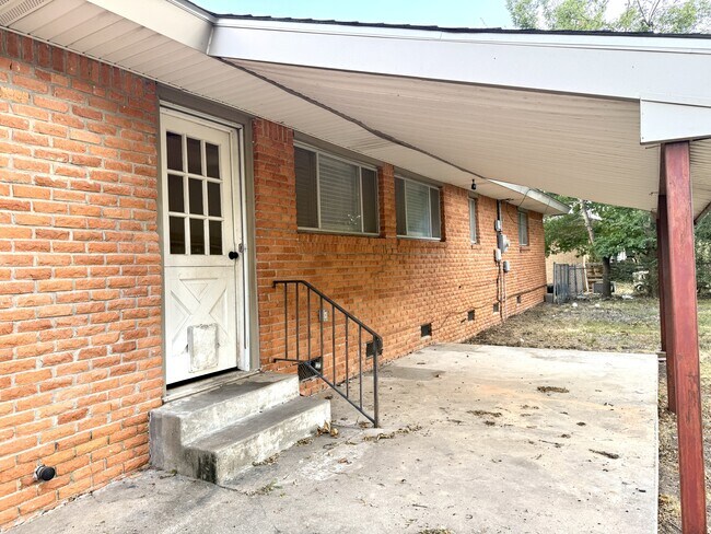 Building Photo - 1737 Mt Washington Rd