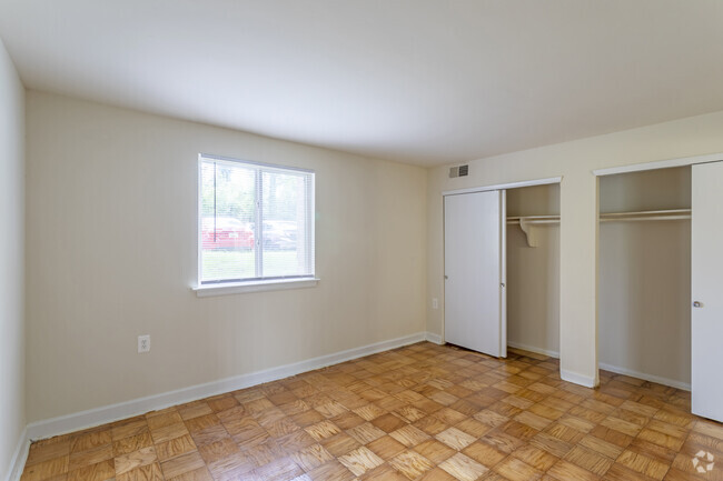 1 BR, 1 BA - 700 SF - New Carrollton Woods