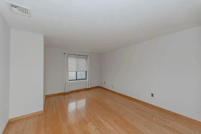 Building Photo - North Bergen