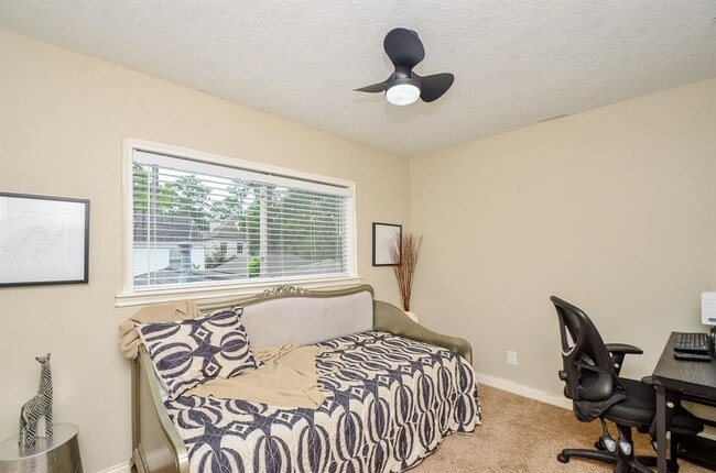 Building Photo - 4315 Fernwood Dr