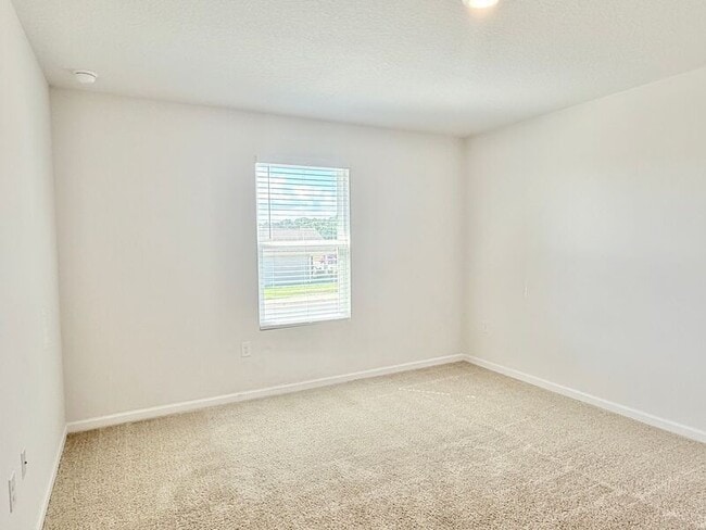 Building Photo - 5719 Guinevere Ln