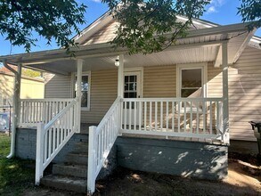 Building Photo - Three bedroom, 1 bath house in Burlington