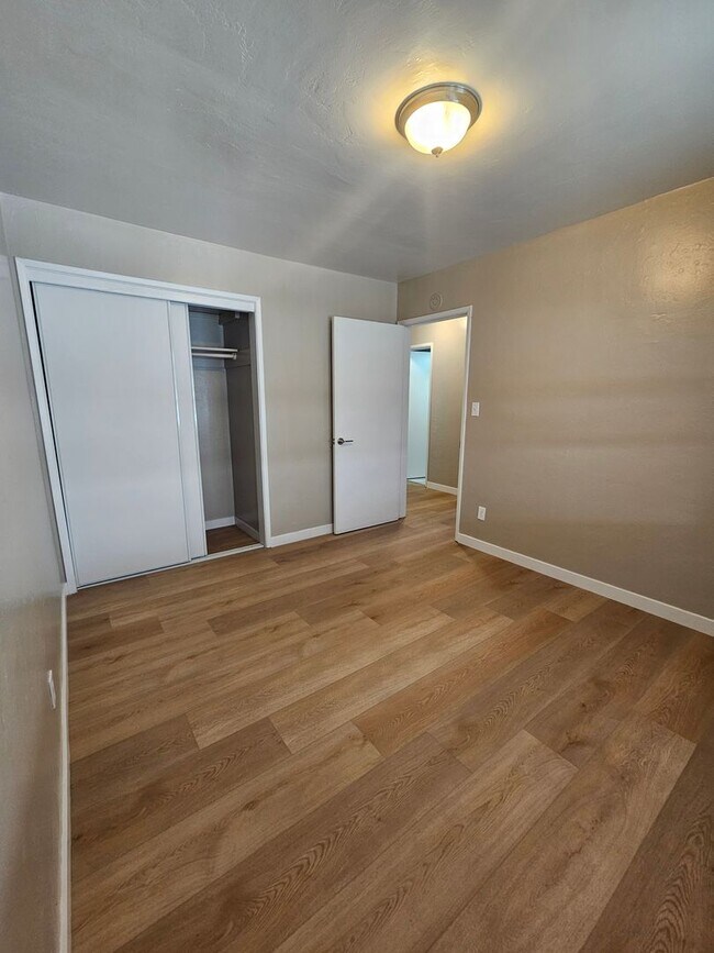 Building Photo - 7186 Central Ave