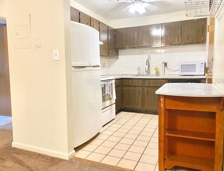 Kitchen - 2108 Phillips Rd