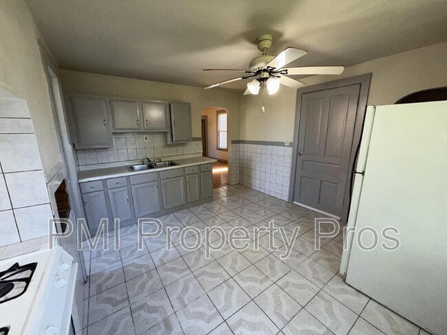Building Photo - 3057 N Holton St