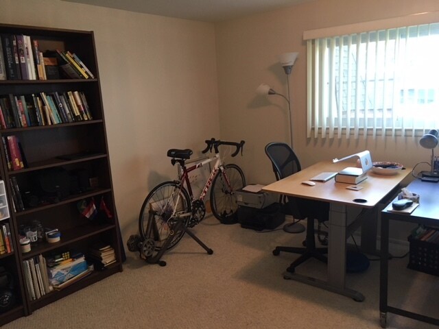 Building Photo - 525 Long Shore Dr