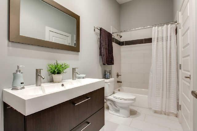 Building Photo - **NOW AVAILABLE!!  Modern 3 Bed, 2 Bath Ho...
